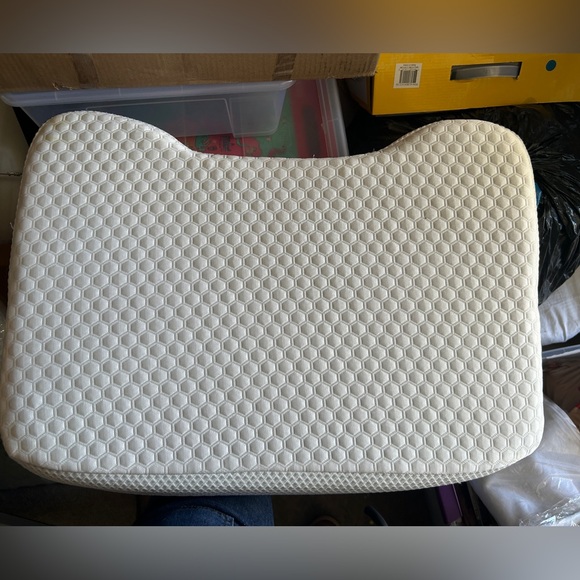 Side Sleeper Pillow - Like New! - Picture 2 of 9